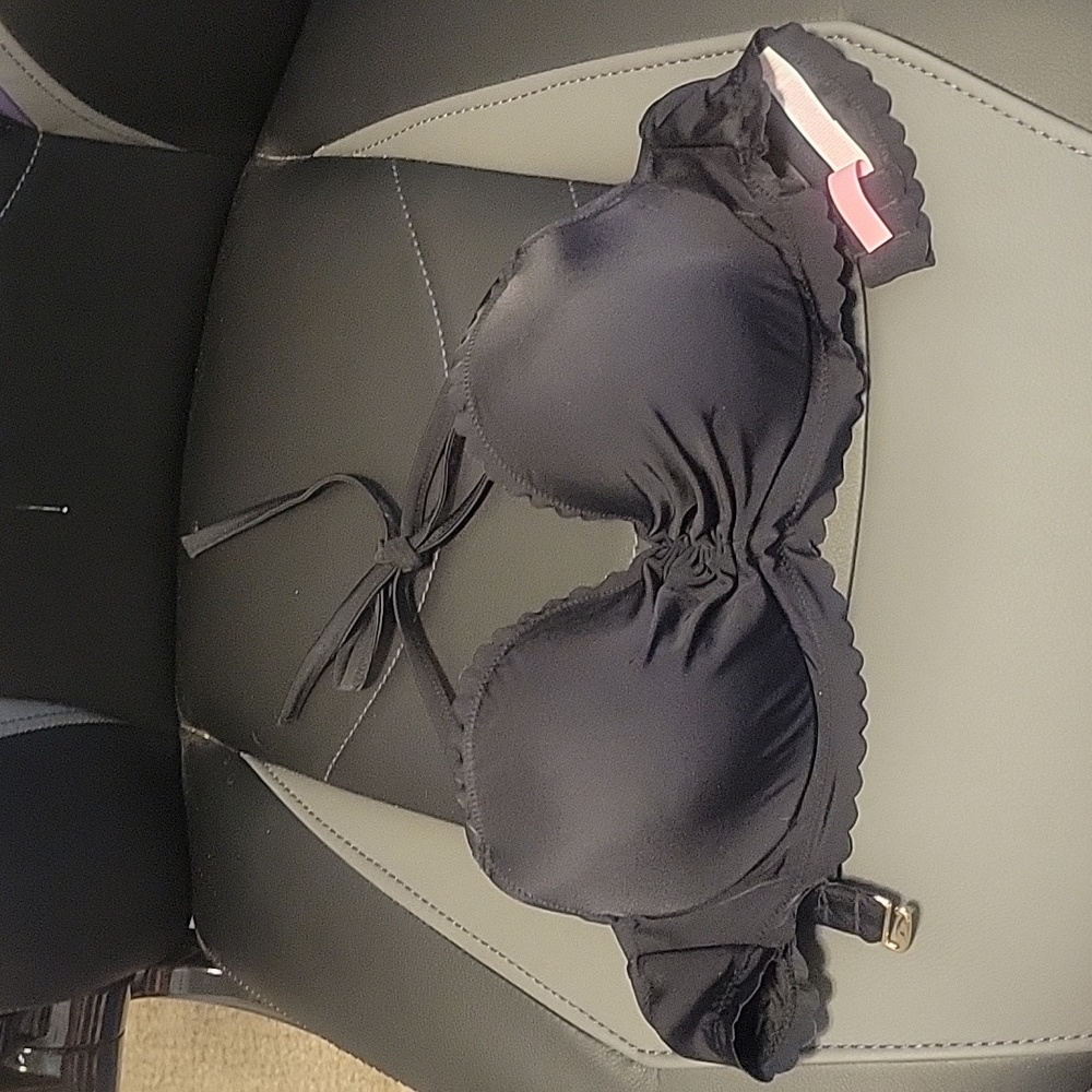 Basically new scalloped black VS bikini top
